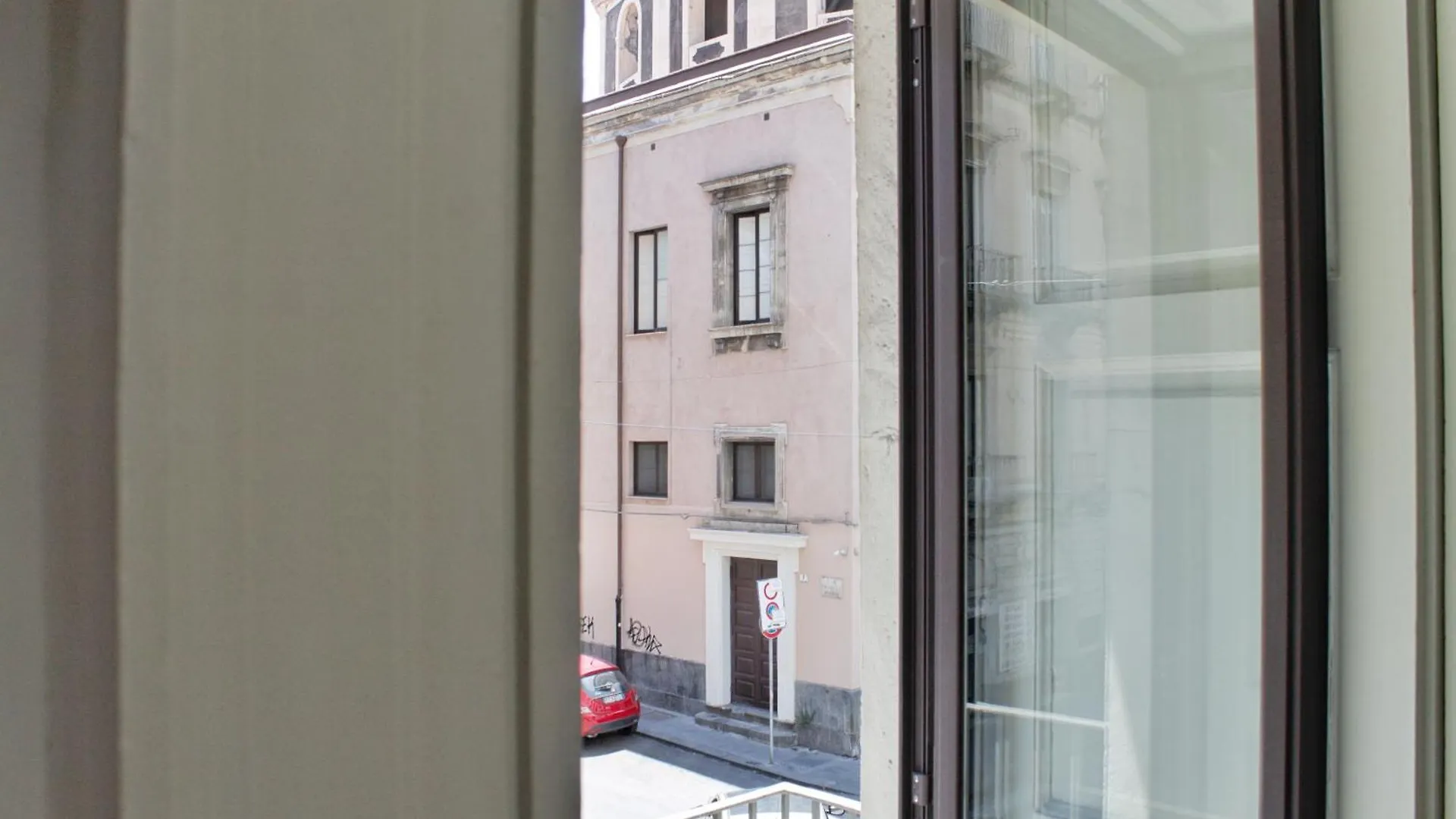 Apartment Appartamento Esclusivo Con Vista Duomo E 5 Balconi Catania Italy