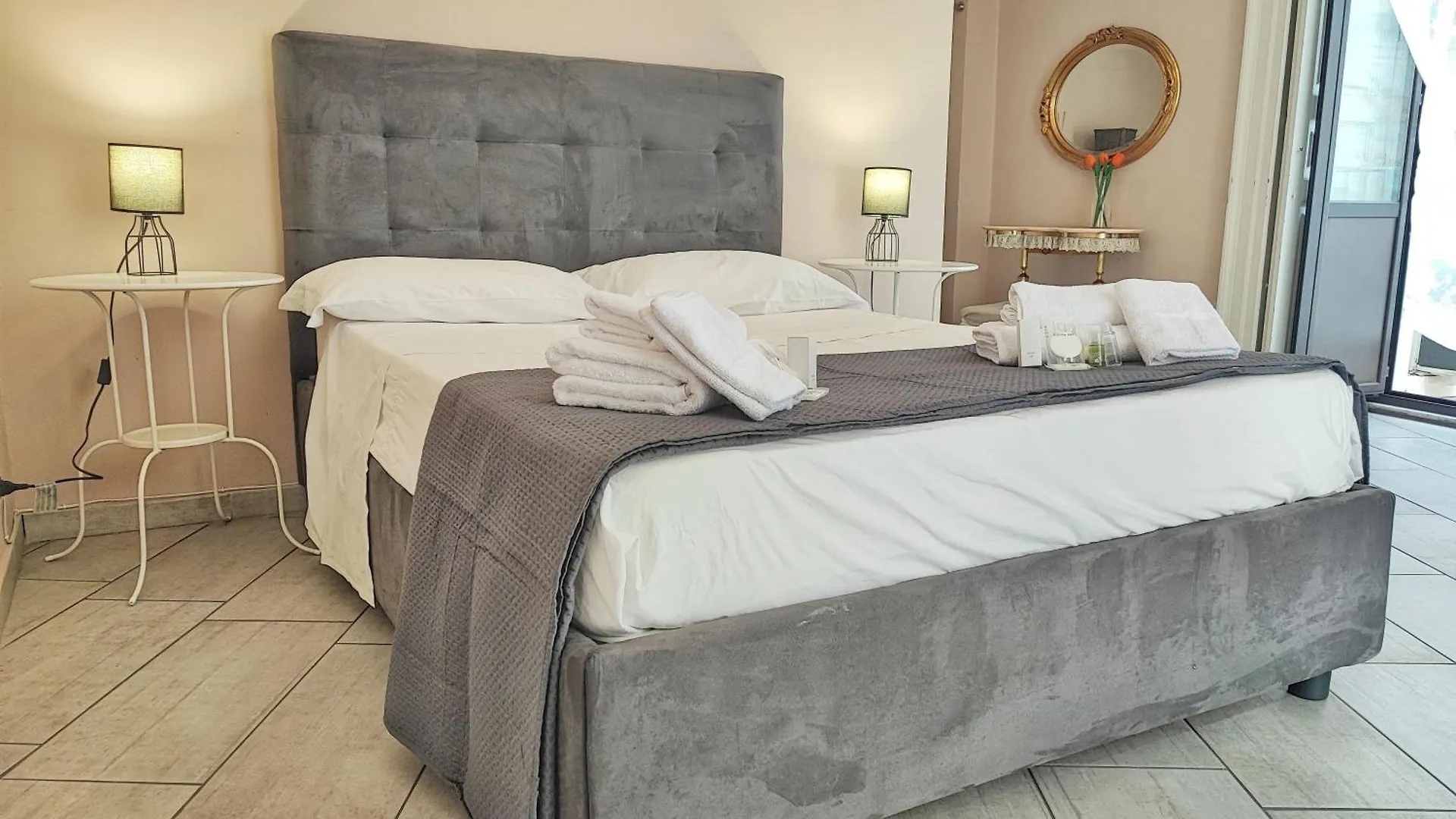 Apartment Appartamento Esclusivo Con Vista Duomo E 5 Balconi Catania Italy